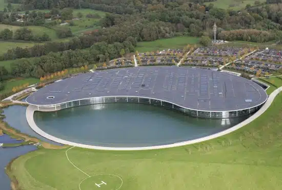 巨大なMcLarenの車体